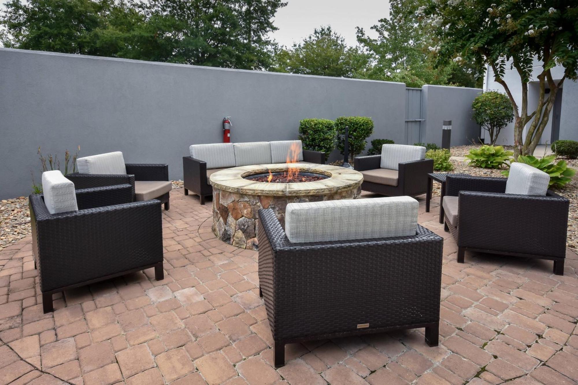 Courtyard By Marriott Charlotte Matthews Hotel Exterior photo