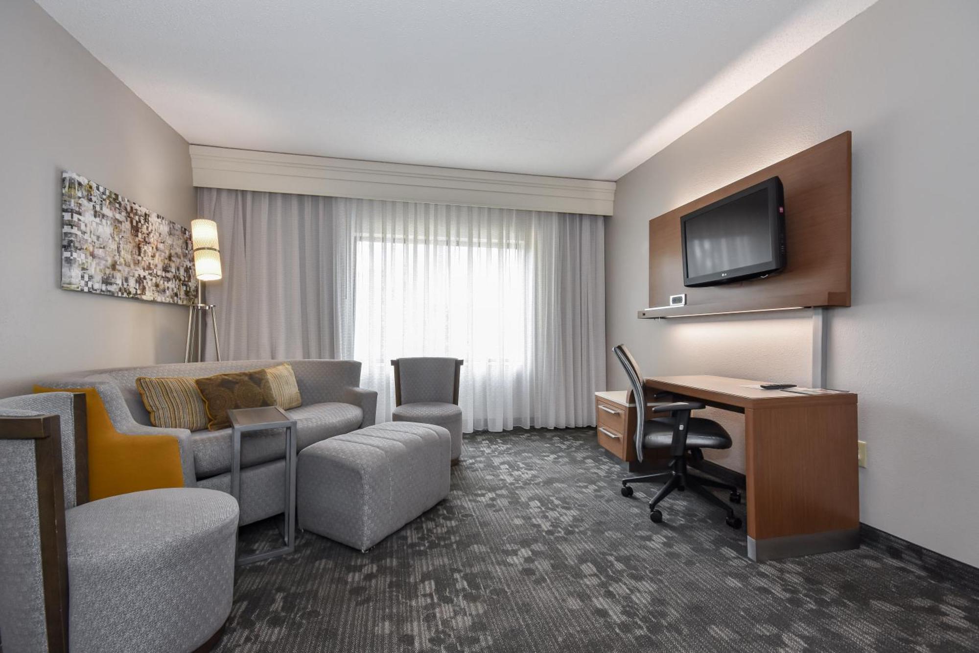 Courtyard By Marriott Charlotte Matthews Hotel Exterior photo