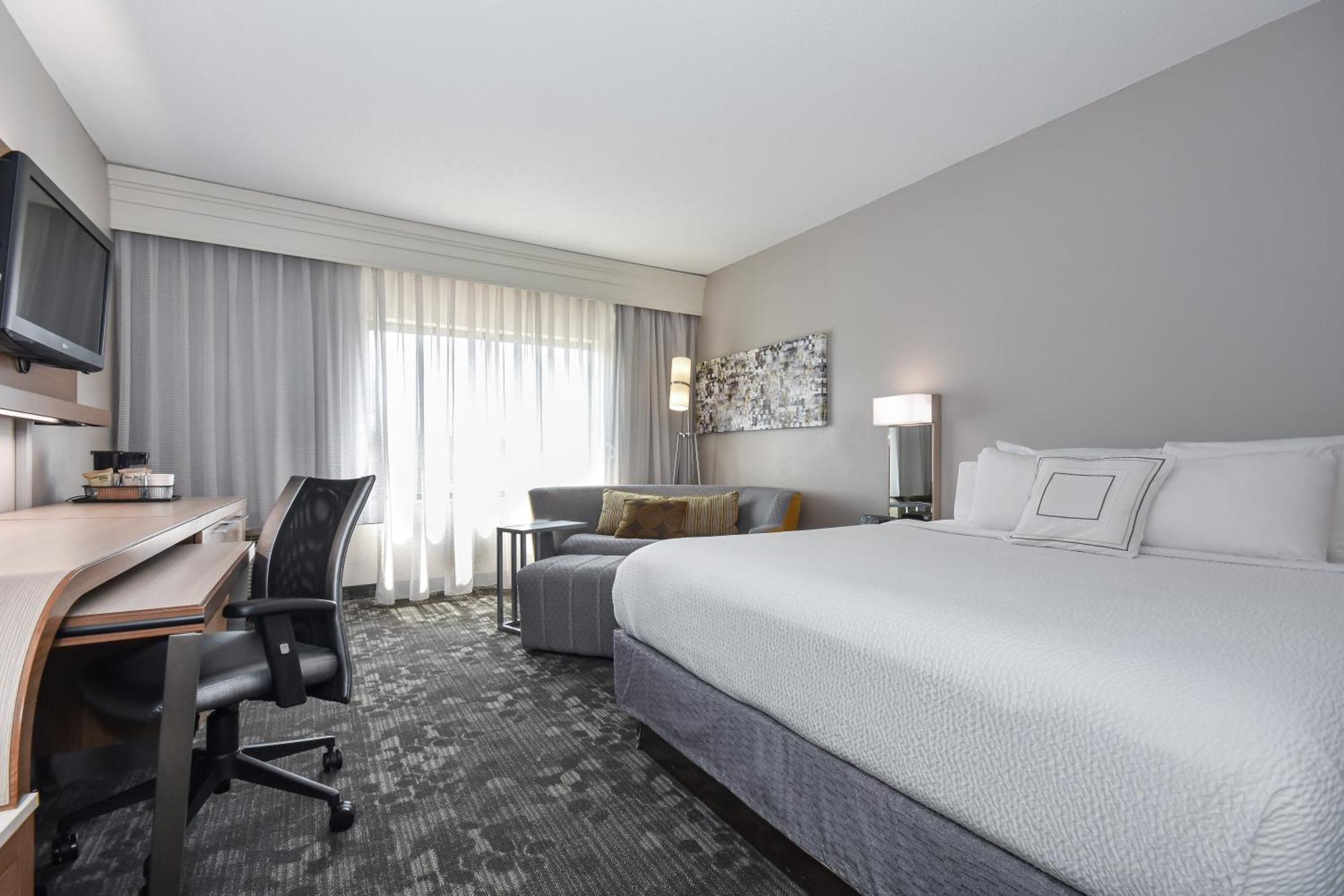 Courtyard By Marriott Charlotte Matthews Hotel Exterior photo