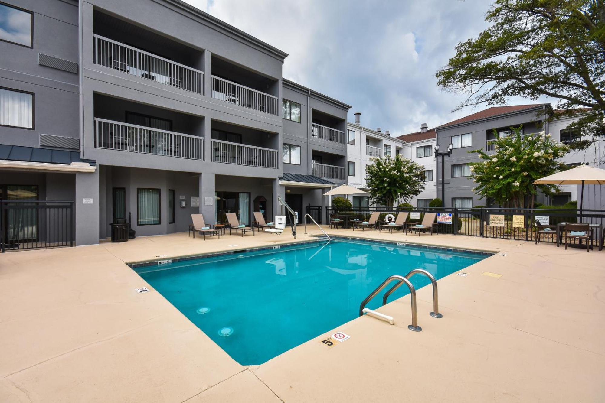Courtyard By Marriott Charlotte Matthews Hotel Exterior photo