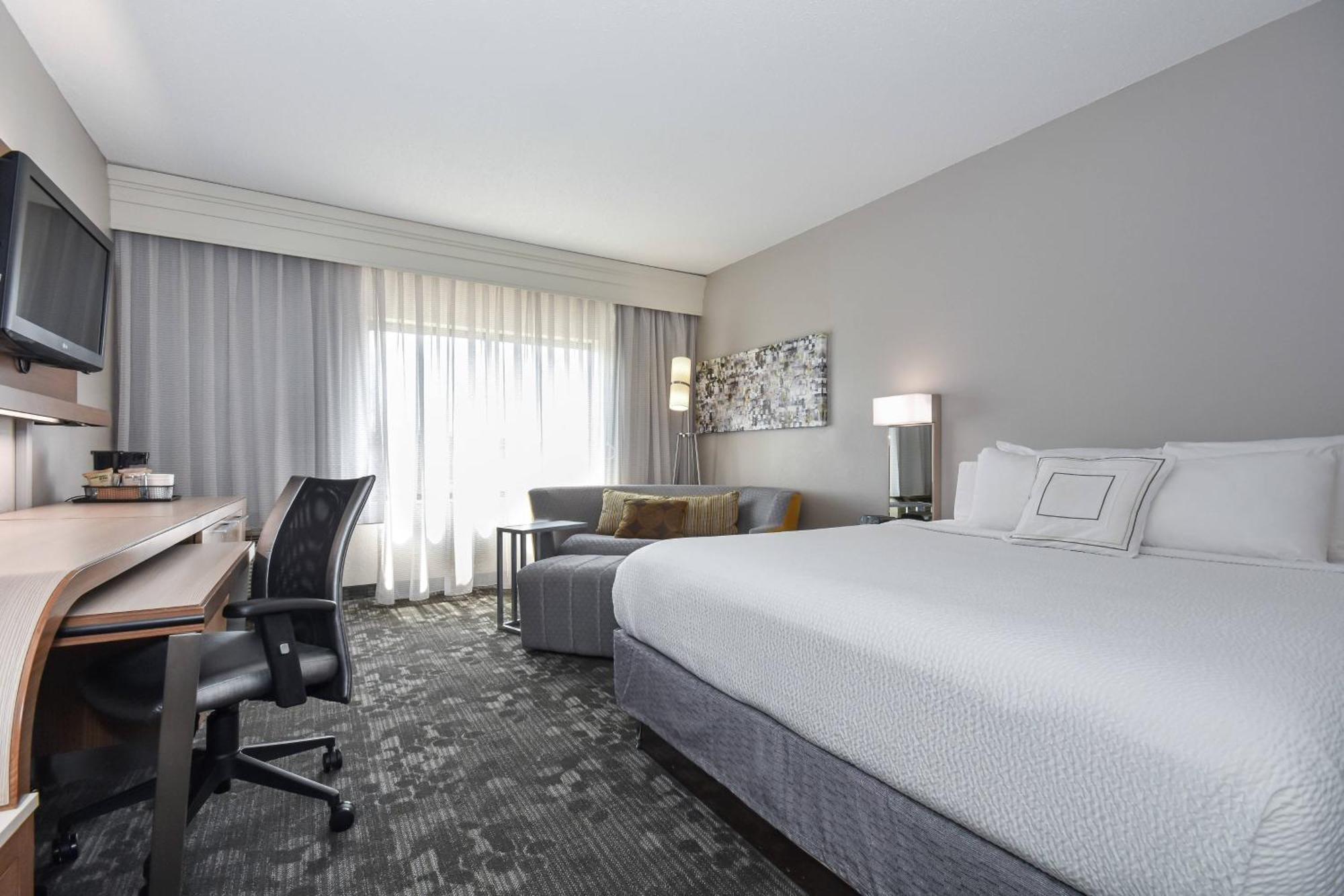 Courtyard By Marriott Charlotte Matthews Hotel Exterior photo