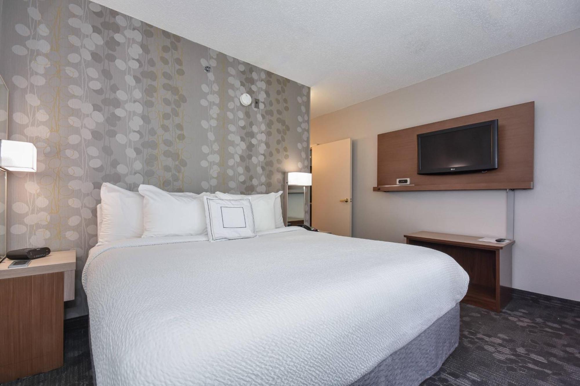 Courtyard By Marriott Charlotte Matthews Hotel Exterior photo
