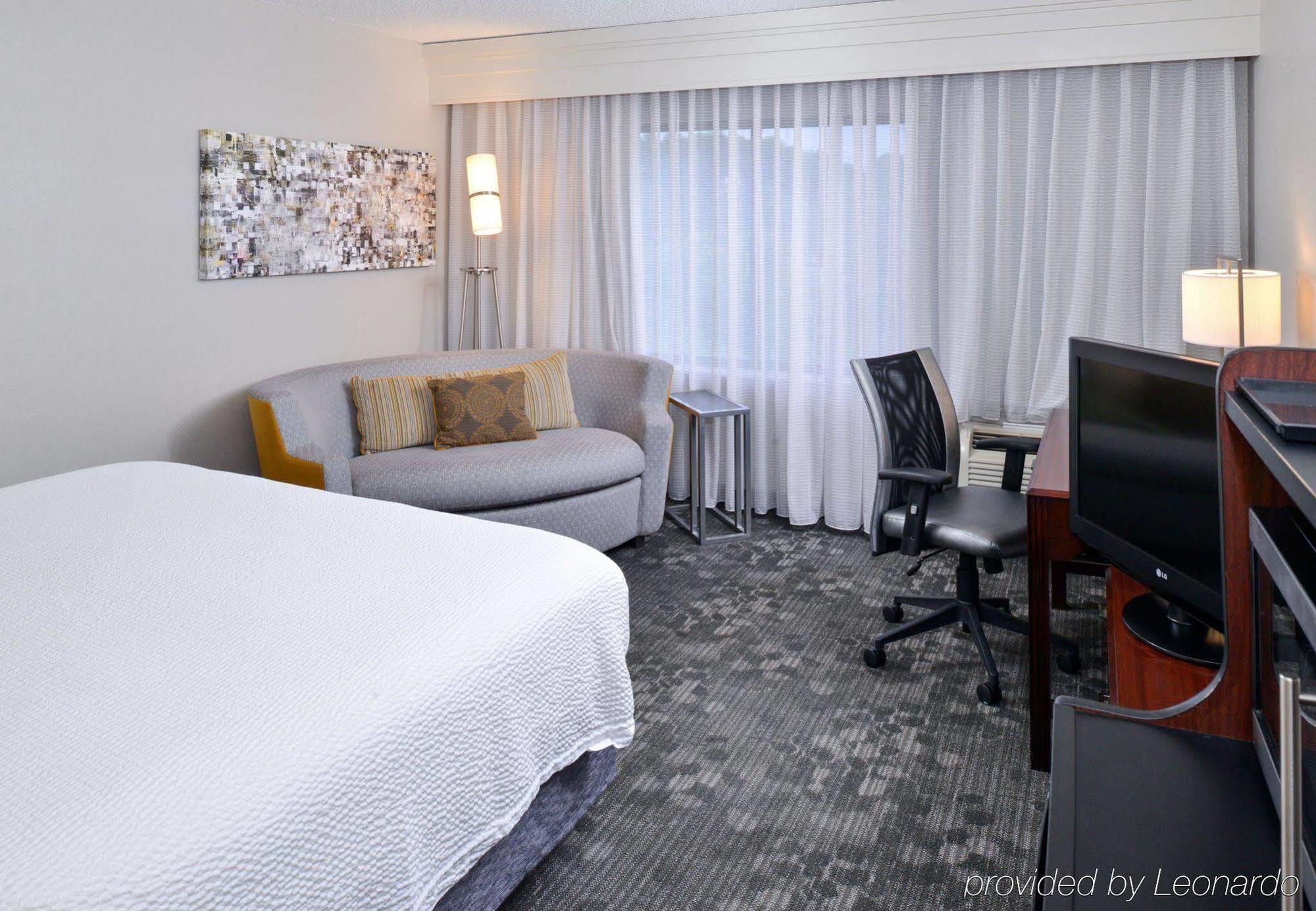 Courtyard By Marriott Charlotte Matthews Hotel Exterior photo