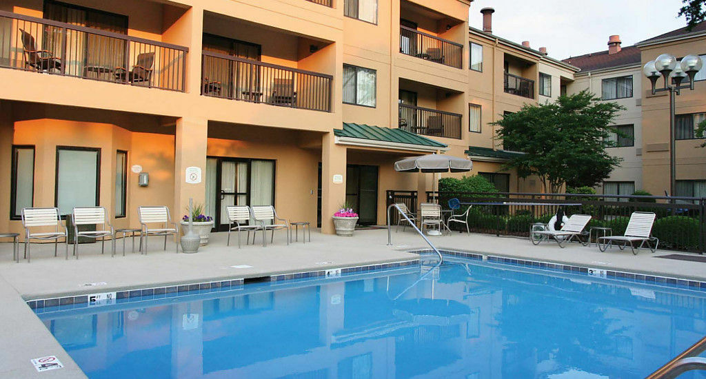 Courtyard By Marriott Charlotte Matthews Hotel Exterior photo
