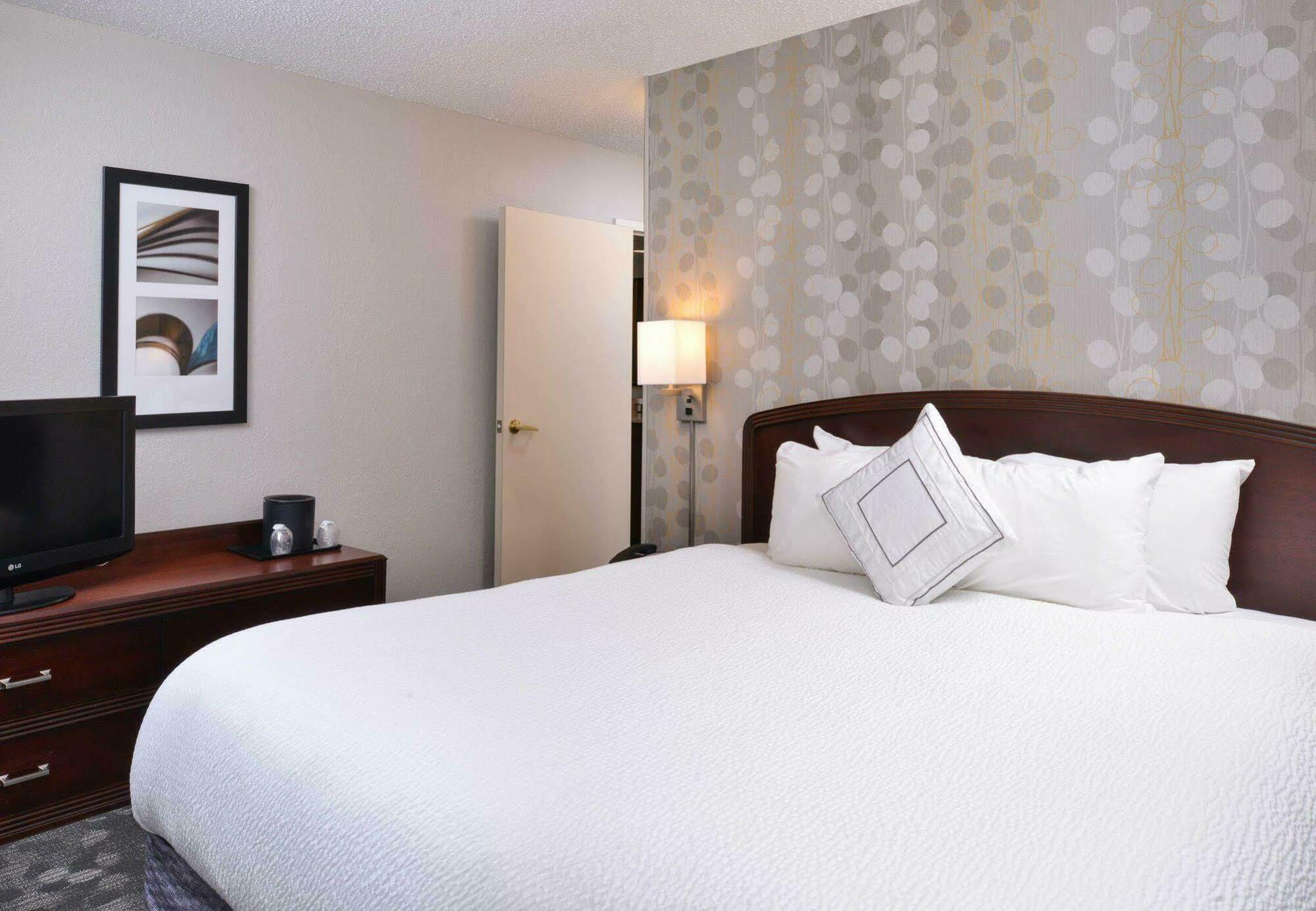 Courtyard By Marriott Charlotte Matthews Hotel Exterior photo